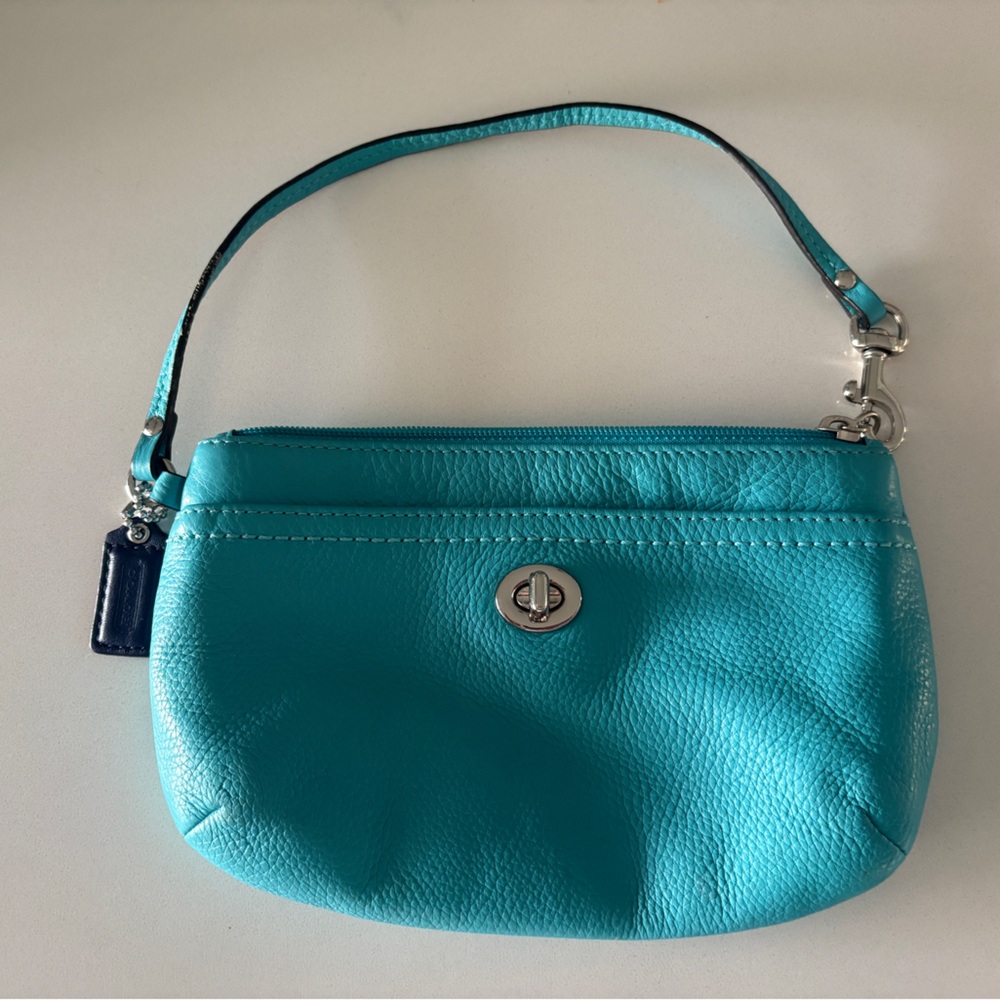 Coach Wristlet *Excellent Condition*